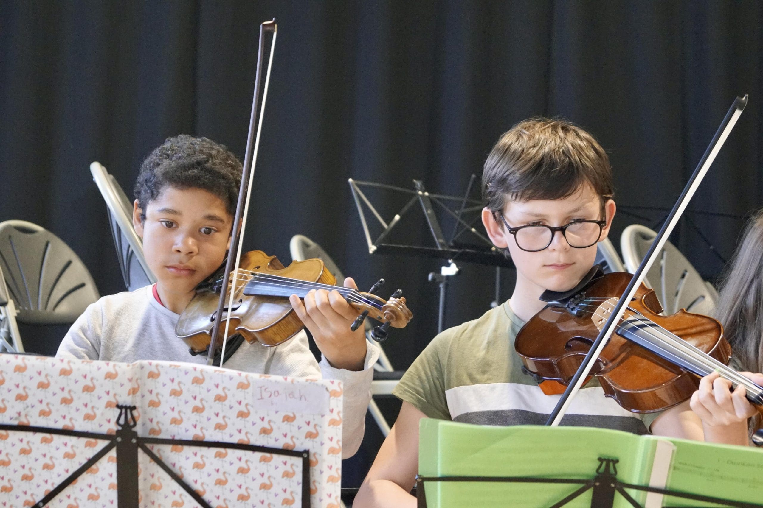 two young violin players